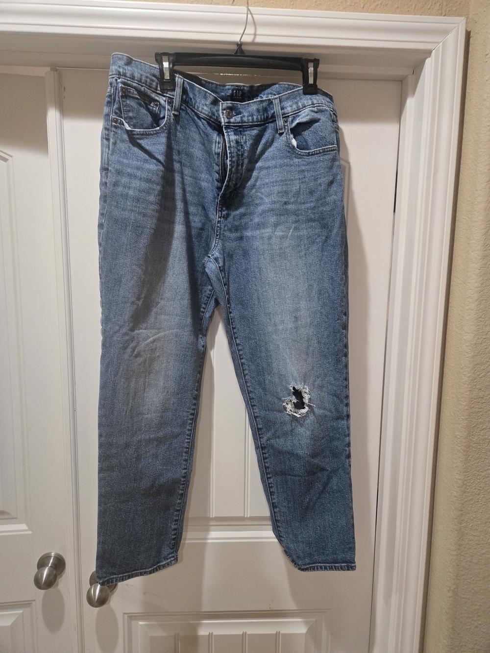 GAP Women's Light Blue Relaxed Cropped Jeans with Distressed Knee Size 33